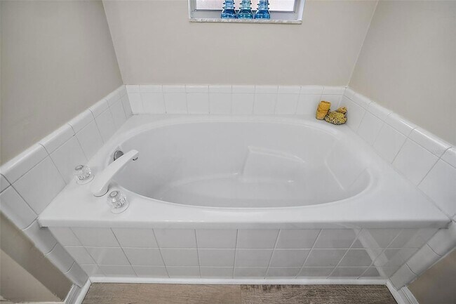 Building Photo - 1020 High Ridge Ct