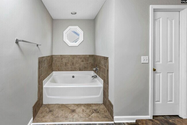 Building Photo - 133 Wildflower Ln