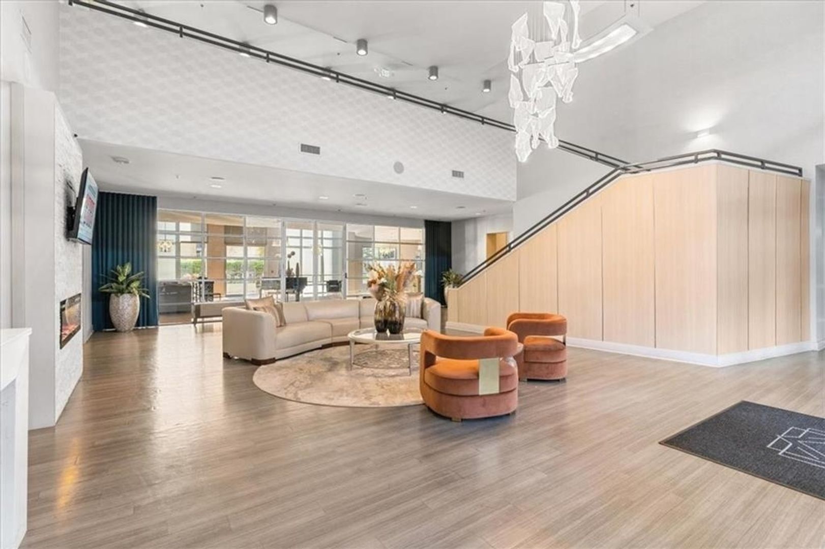 Building Photo - 711 Cosmopolitan Dr NE