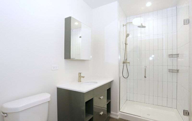 Building Photo - 113 W Chicago Ave