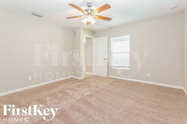 Building Photo - 1133 SW Eleuthera Ave