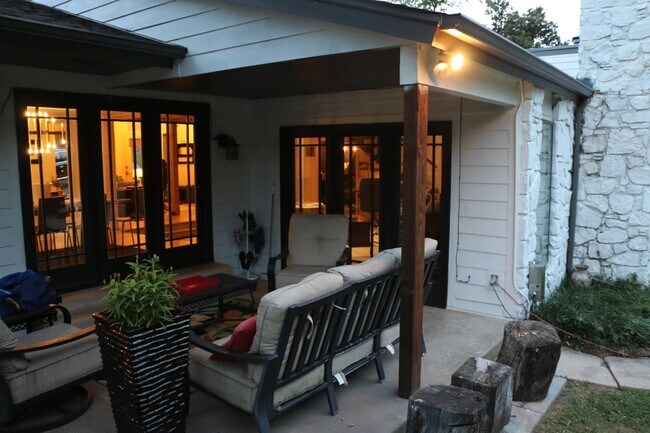 Building Photo - 1925 Bunting Ct