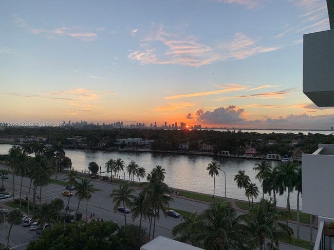 Building Photo - 5313 Collins Ave