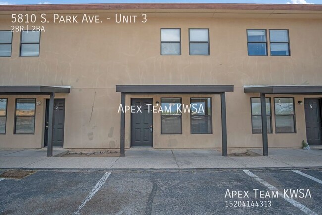 Building Photo - $1150- 2 Bed | 1.5 Bath Townhome Unit with...