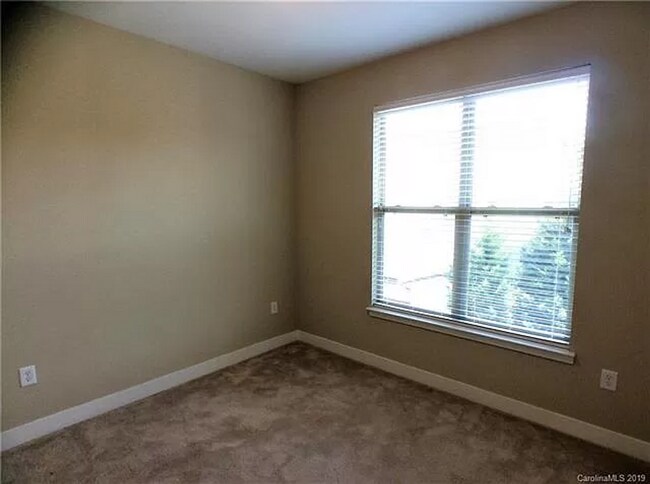 Building Photo - Room in 3 Bedroom Townhome at Seigle Point Dr