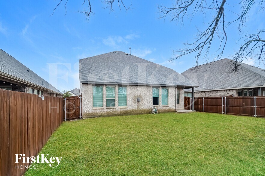 Building Photo - 2815 Willow Ln