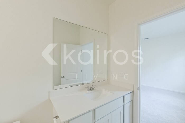 Building Photo - 644 Castillo Dr