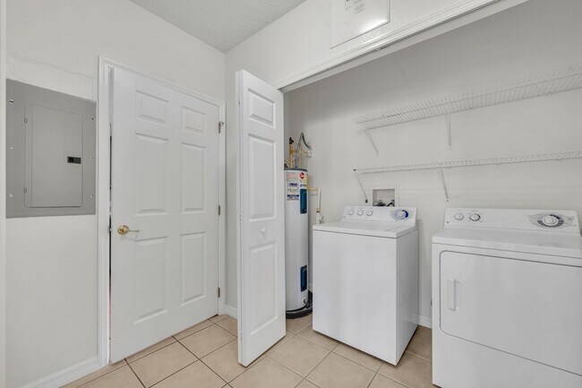 Building Photo - Golf Community Condo