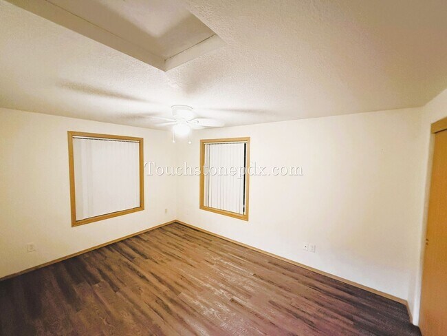 Building Photo - 409 SE 143rd Ave