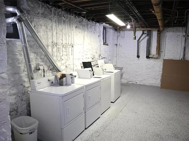 Building Photo - 3844 Wilmington Ave