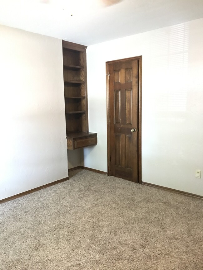 Building Photo - Spacious home in Edmond