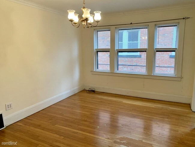 Building Photo - 2106 Surrey Rd