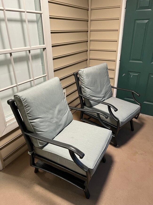 Building Photo - 8821 Manor Loop