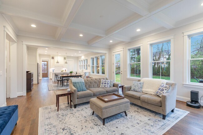 Building Photo - 7018 Statendam Ct