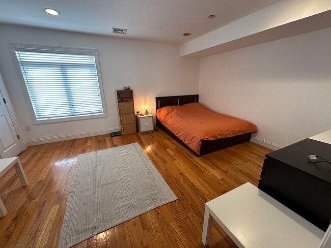 Building Photo - 124 68th St