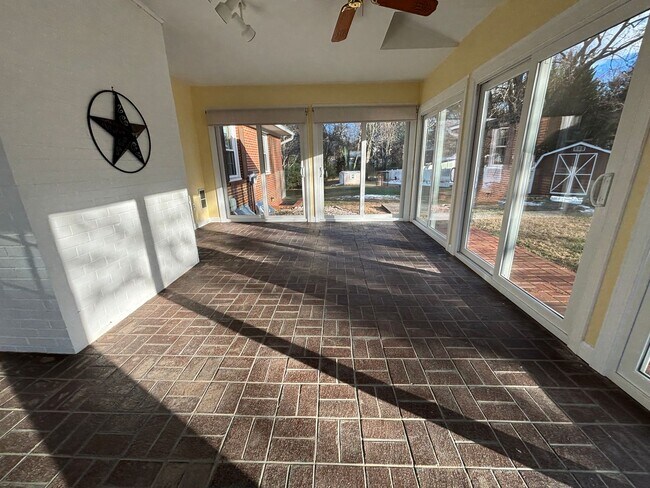 Building Photo - 136 Grimes St