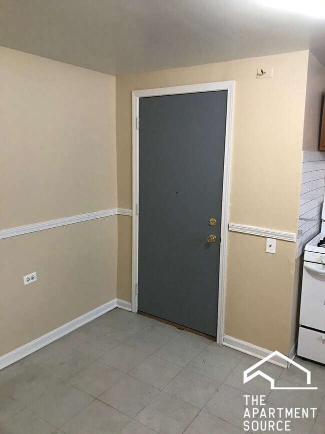 Building Photo - 7722 N Marshfield Ave