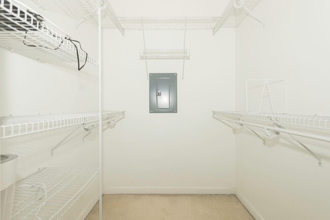 Building Photo - 501 N Clinton St