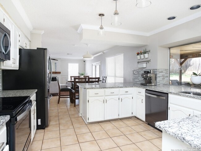 Building Photo - 18118 Summer Knoll