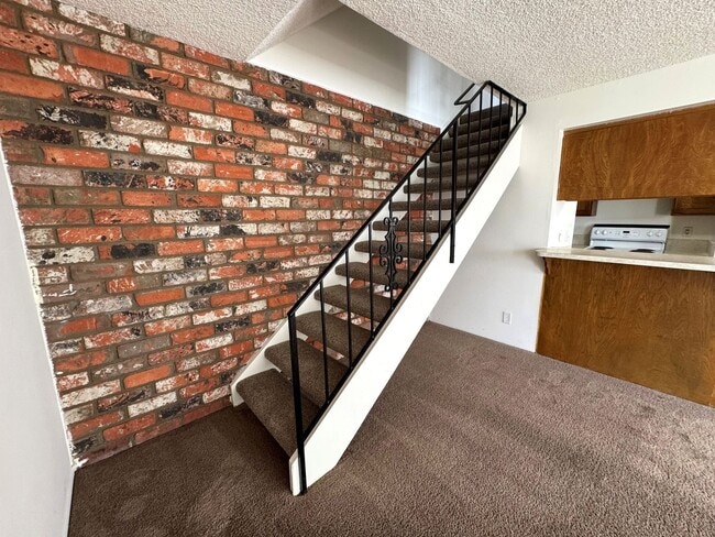 Building Photo - Centrally Located McKeon Condo