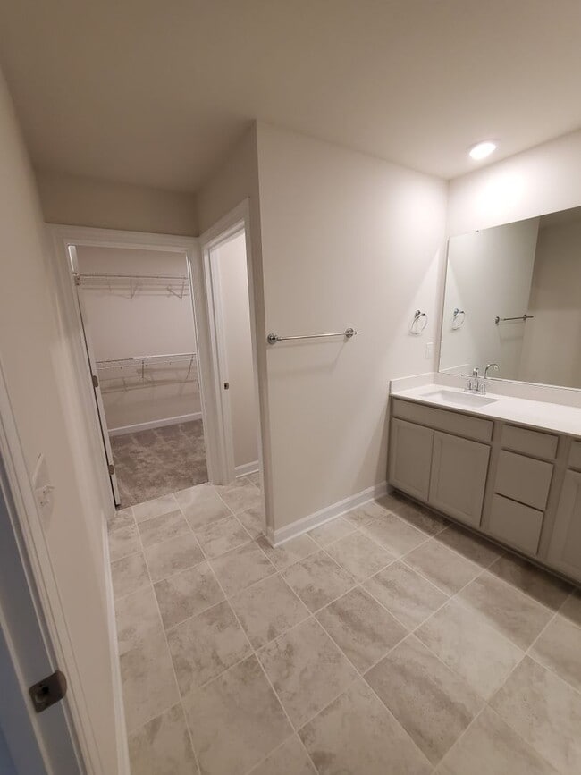 Building Photo - Beautiful Home in Huntersville