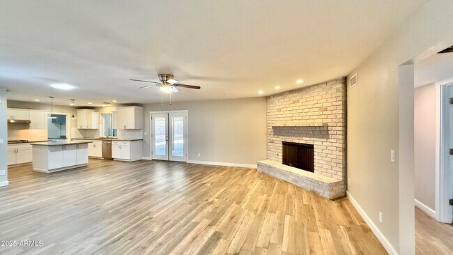 Building Photo - 2502 E Sahuaro Dr