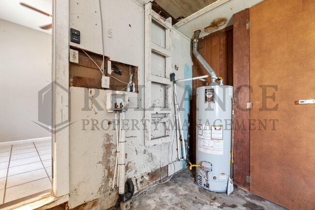 Building Photo - 726 S Apache Dr