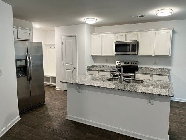 Building Photo - 315 Liliana Dr