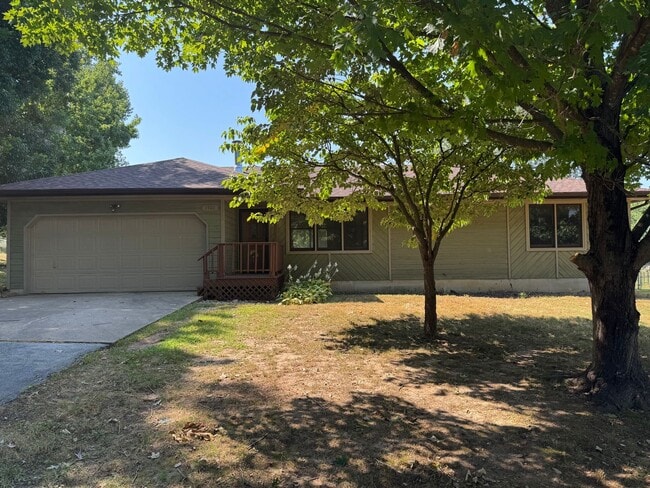 Primary Photo - Cute, refreshed home on quiet cul de sac.