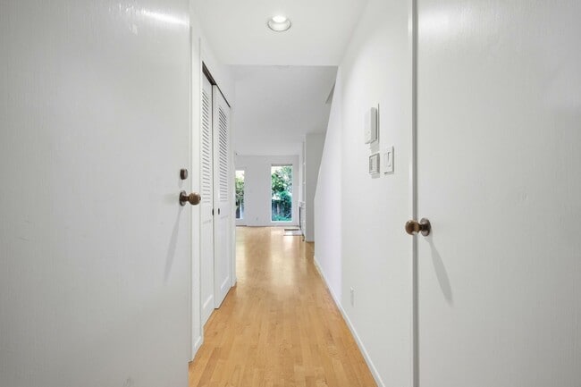 Building Photo - Spacious Two Bedroom Condo in Potrero Hill - Please Contact for Showing Availability!