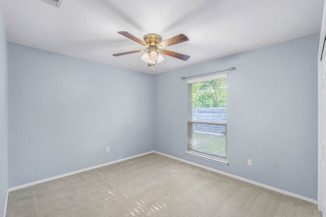 Building Photo - 989 Claeven Cir