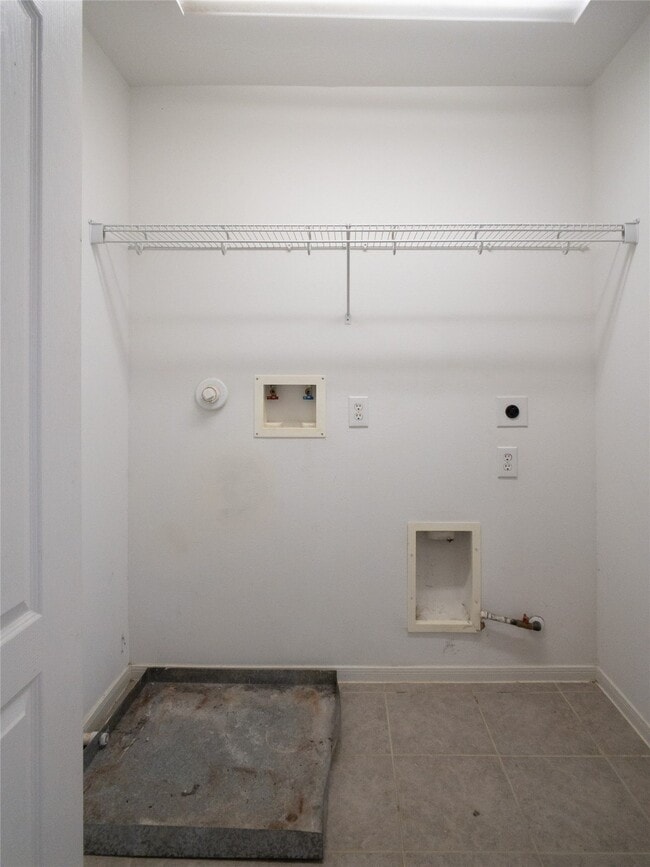 Building Photo - 5406 Timber Ct Hollow