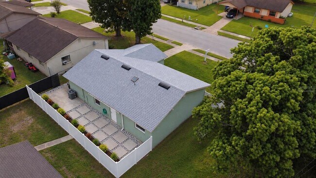 Building Photo - 301 Lesesne St