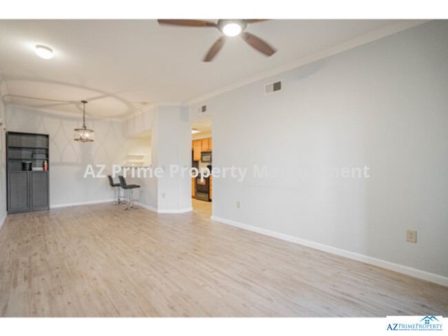 Building Photo - wow! absolutely gorgeous phoenix 2/2 condo...