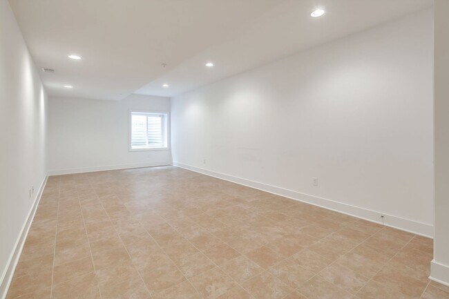 Building Photo - Northern Liberties 4 Bedroom Townhome