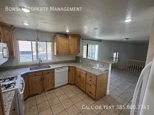 Building Photo - 2291 Longmeadow Dr