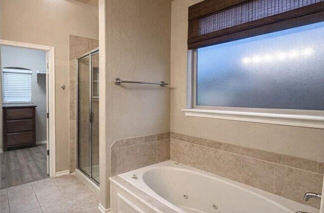 Building Photo - 832 Carol Ann Pl