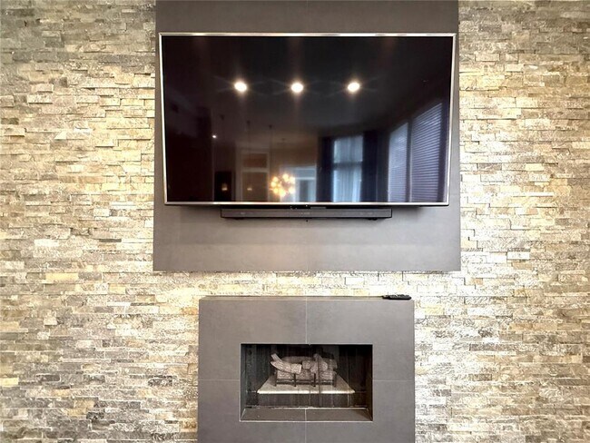 Building Photo - 2113 Grove Point Ln