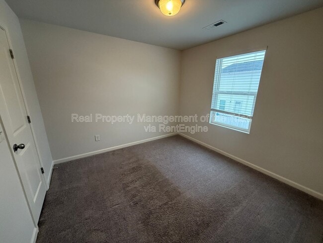 Building Photo - 3904 Vershire Ave