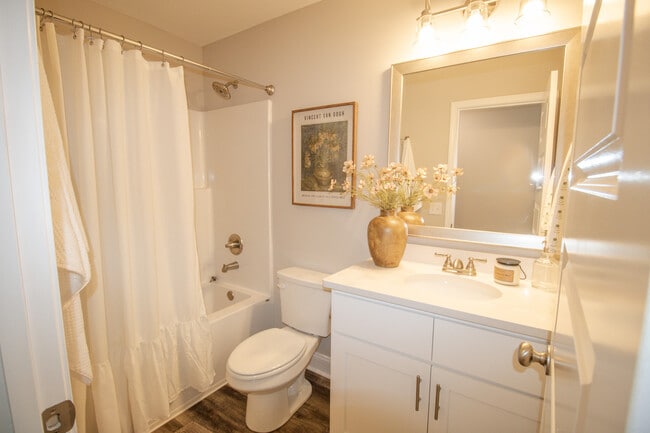 Building Photo - 116 Woodsedge Dr