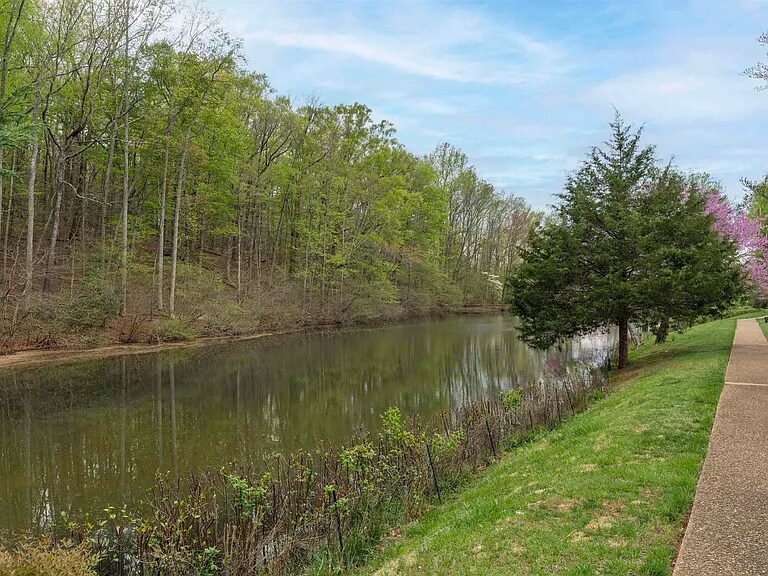 Building Photo - 1303 Branchlands Dr