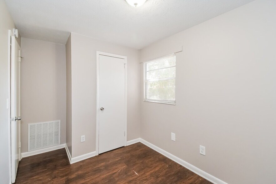 Building Photo - 5664 Minocqua St