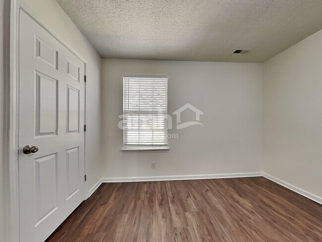 Building Photo - 4533 Hyperion Ct