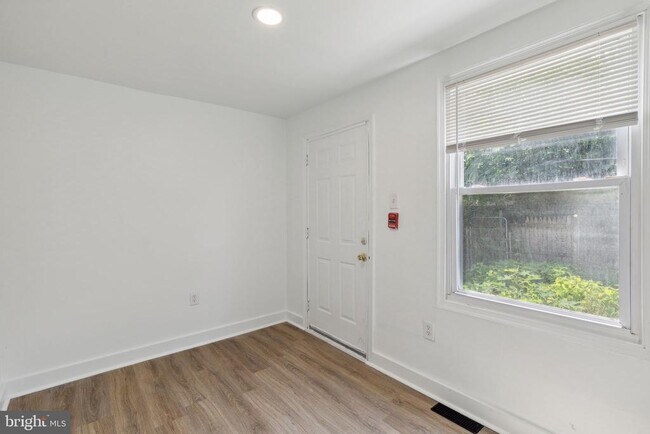 Building Photo - 4928 Walton Ave