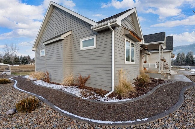 Building Photo - 1015 Riparian Dr