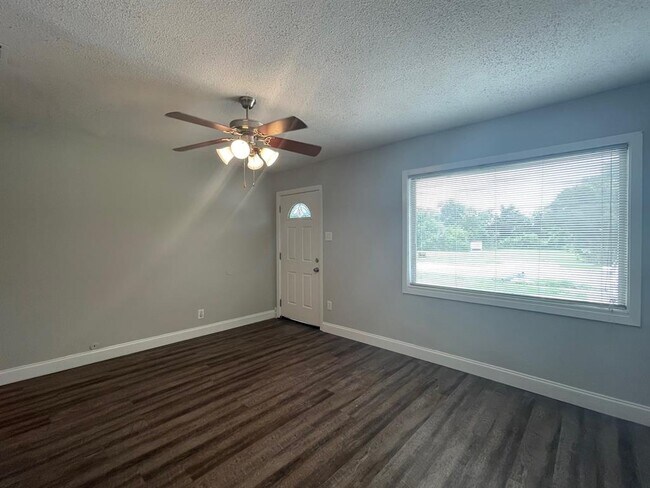 Building Photo - 1541 BriarCliff Rd