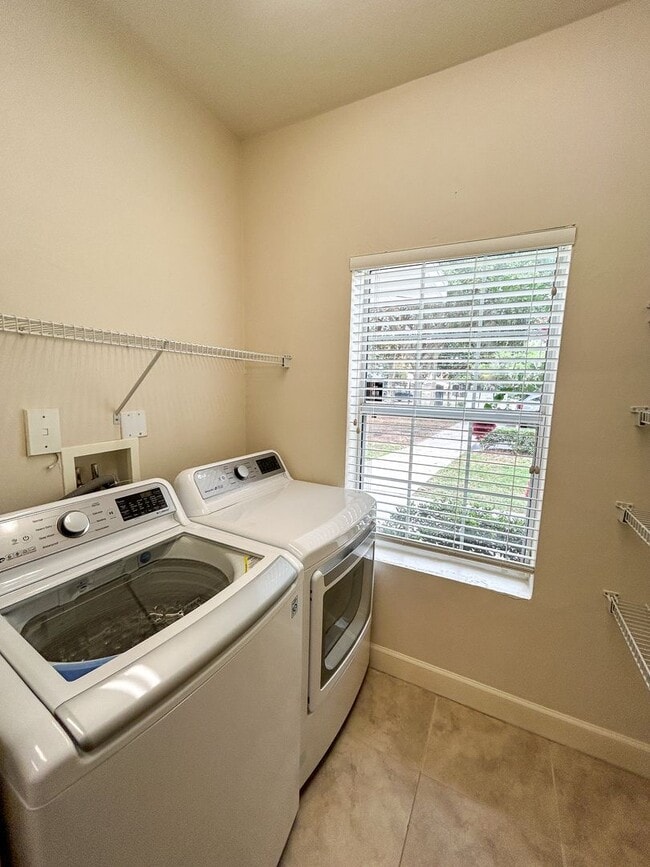 Building Photo - Woods Edge South #147