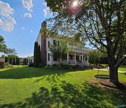 Building Photo - 3002 Brook Park Dr SE