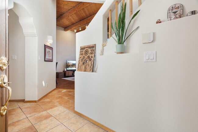 Building Photo - 6416 Sage Point Ct NE