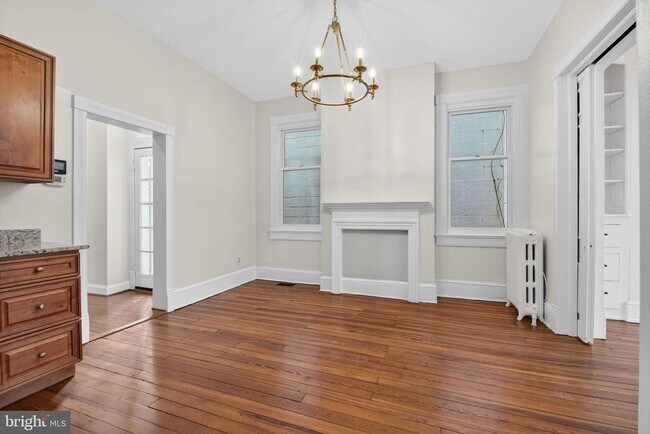 Building Photo - 515 N Columbus St